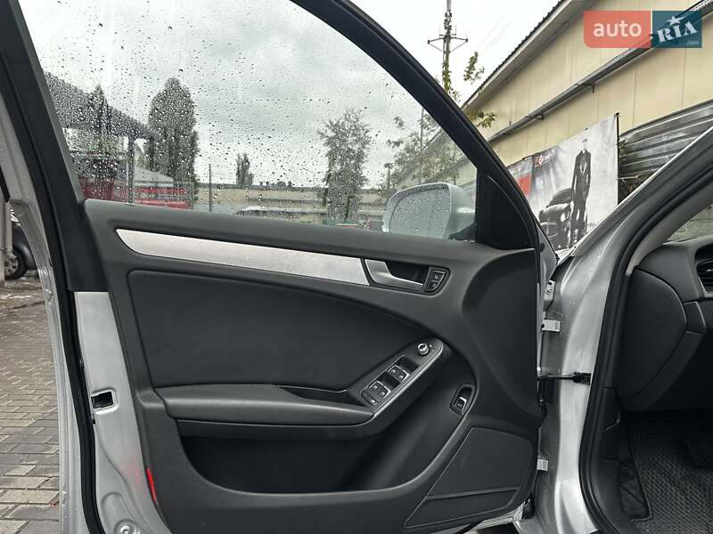 Седан Audi A4 2012 в Києві