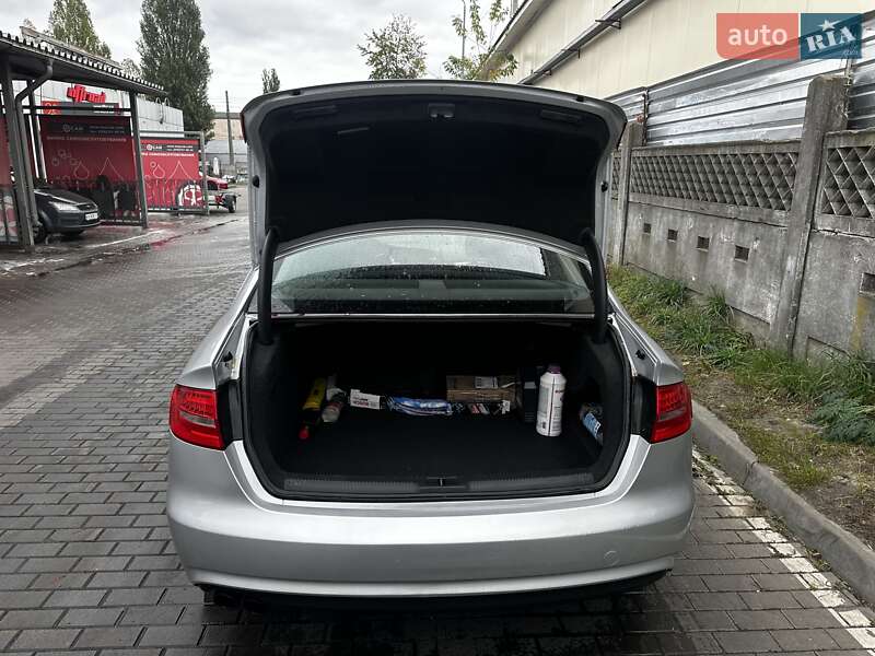 Седан Audi A4 2012 в Києві