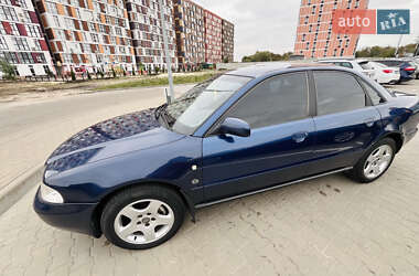 Седан Audi A4 1996 в 