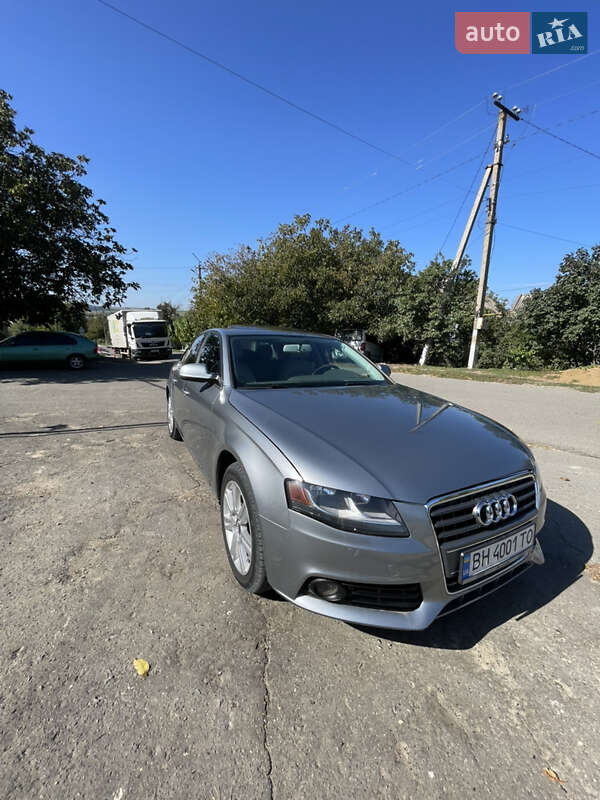 Седан Audi A4 2011 в Великій Михайлівці