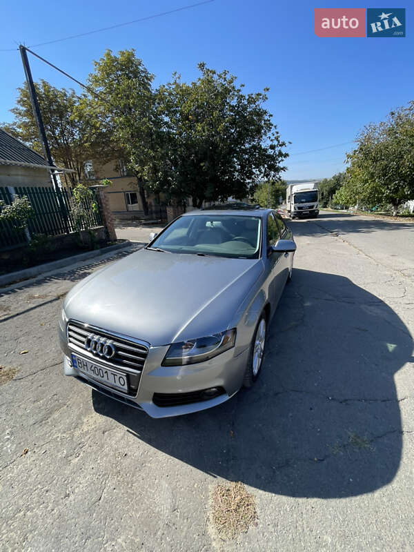 Седан Audi A4 2011 в Великій Михайлівці