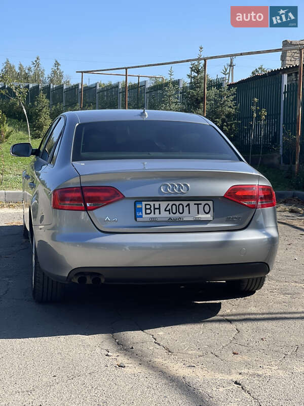 Седан Audi A4 2011 в Великій Михайлівці
