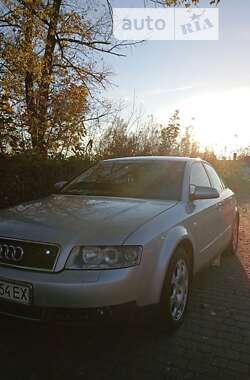 Седан Audi A4 2004 в Городке