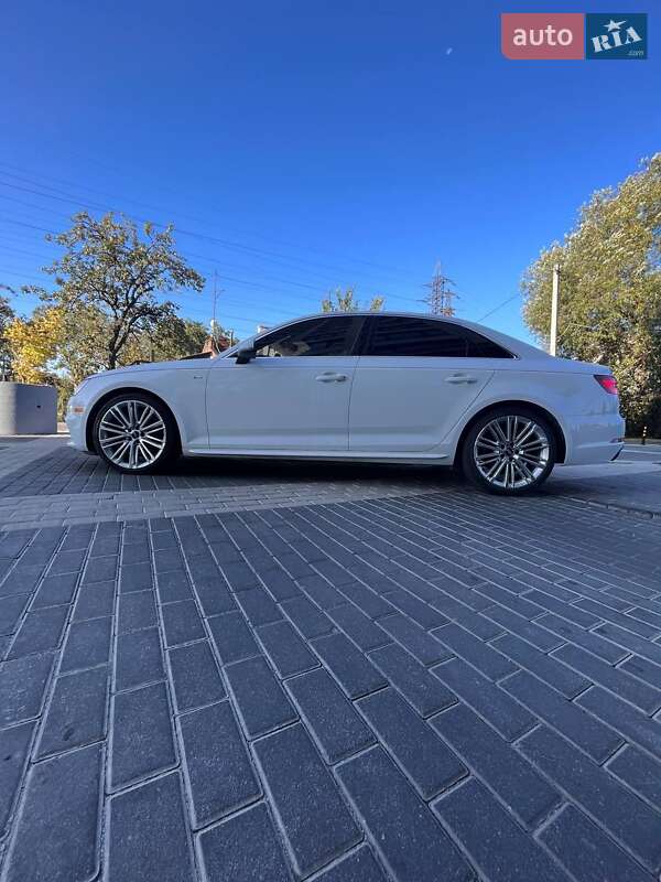 Седан Audi A4 2017 в Львове