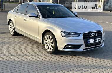 Седан Audi A4 2013 в Мукачево