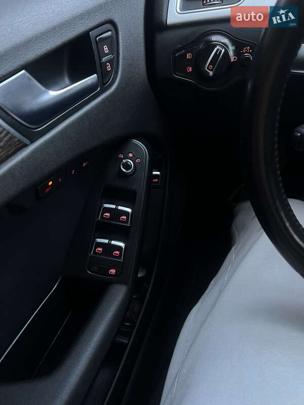 Седан Audi A4 2015 в Ужгороде