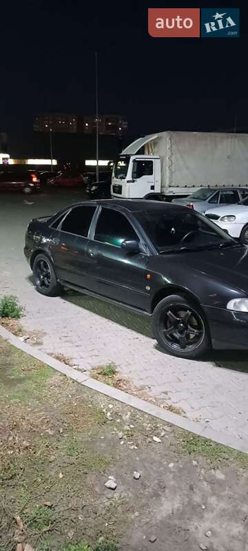 Седан Audi A4 1995 в Киеве
