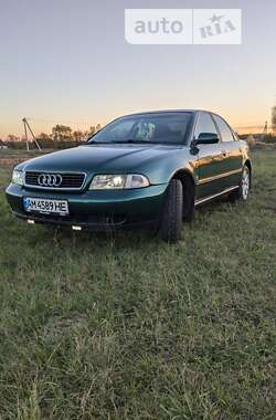 Седан Audi A4 1995 в Барановке