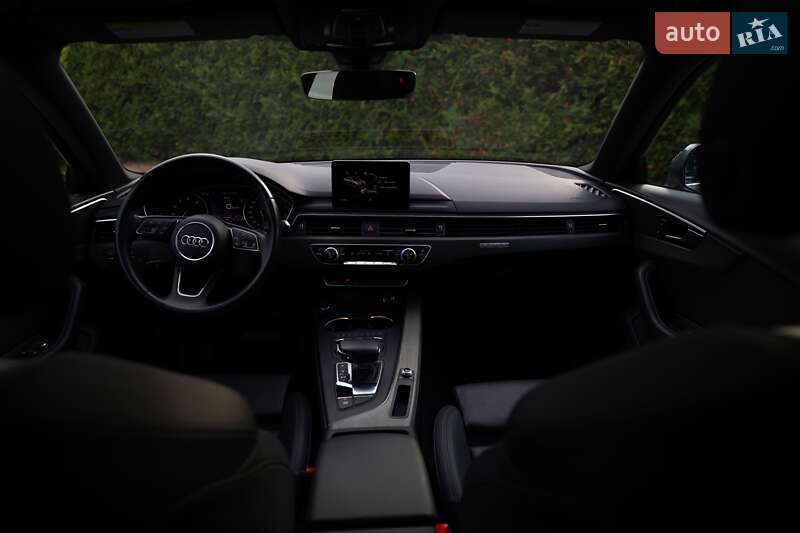 Седан Audi A4 2018 в Луцке