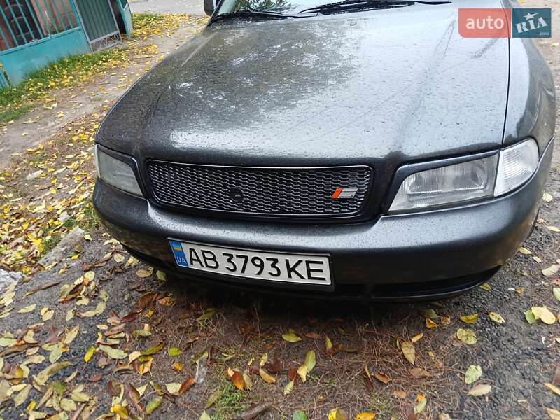 Седан Audi A4 1997 в Гайсине