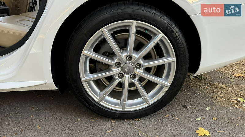 Седан Audi A4 2015 в Виннице