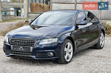 Седан Audi A4 2012 в Валках