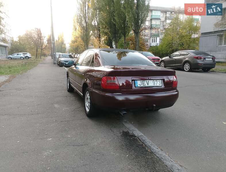 Седан Audi A4 1997 в Києві