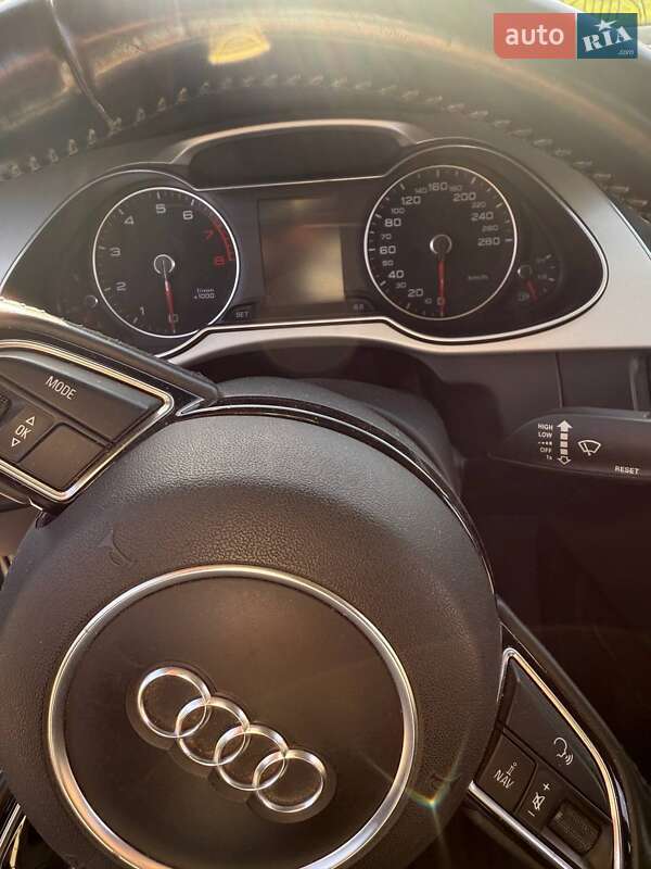 Седан Audi A4 2015 в Мукачево
