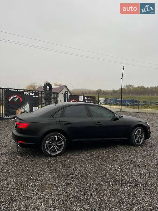 Седан Audi A4 2019 в 