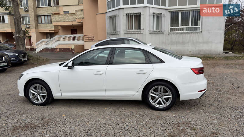 Седан Audi A4 2017 в Киеве