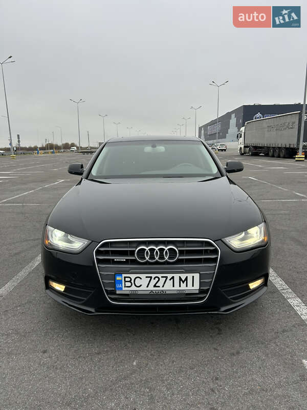 Седан Audi A4 2013 в Львове