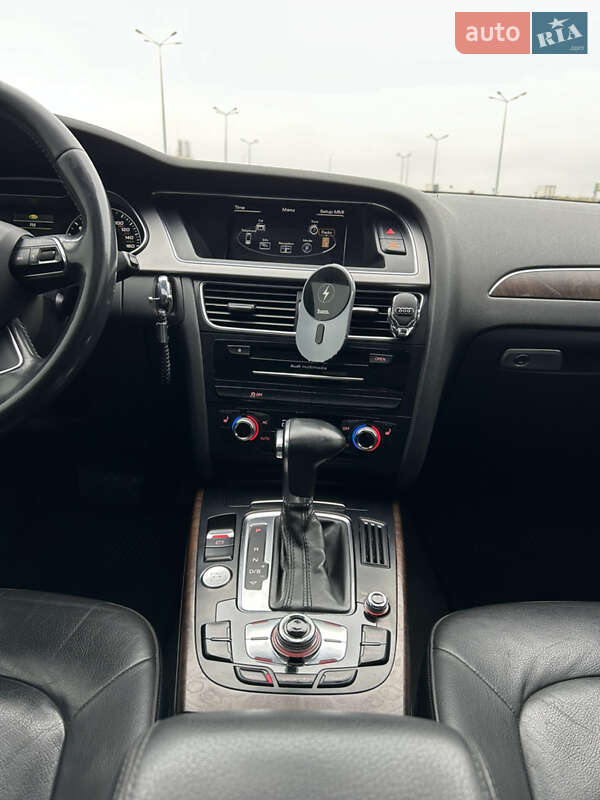 Седан Audi A4 2013 в Львове