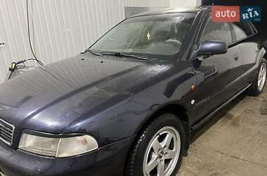 Седан Audi A4 1996 в Бобринце