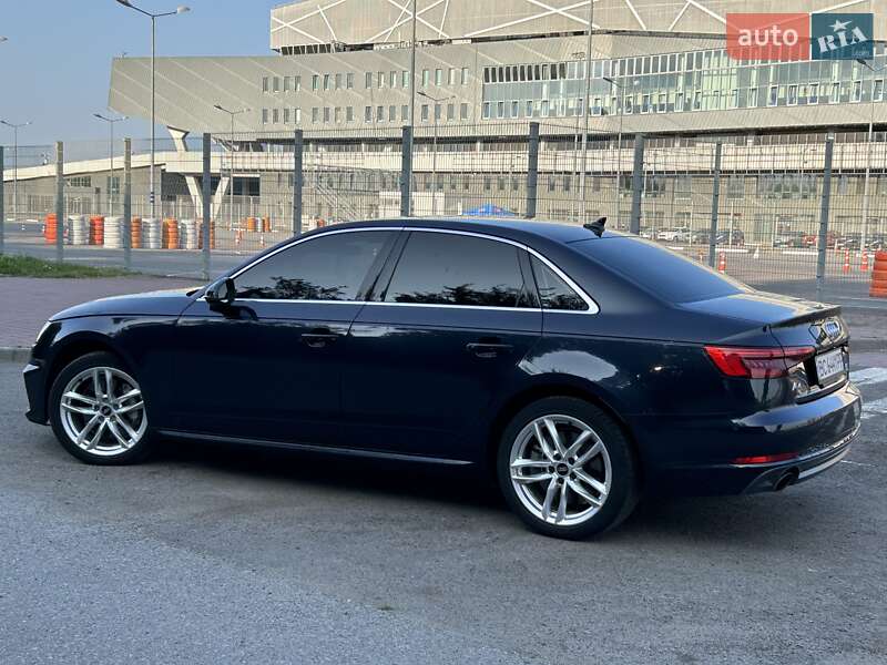 Седан Audi A4 2016 в Львові