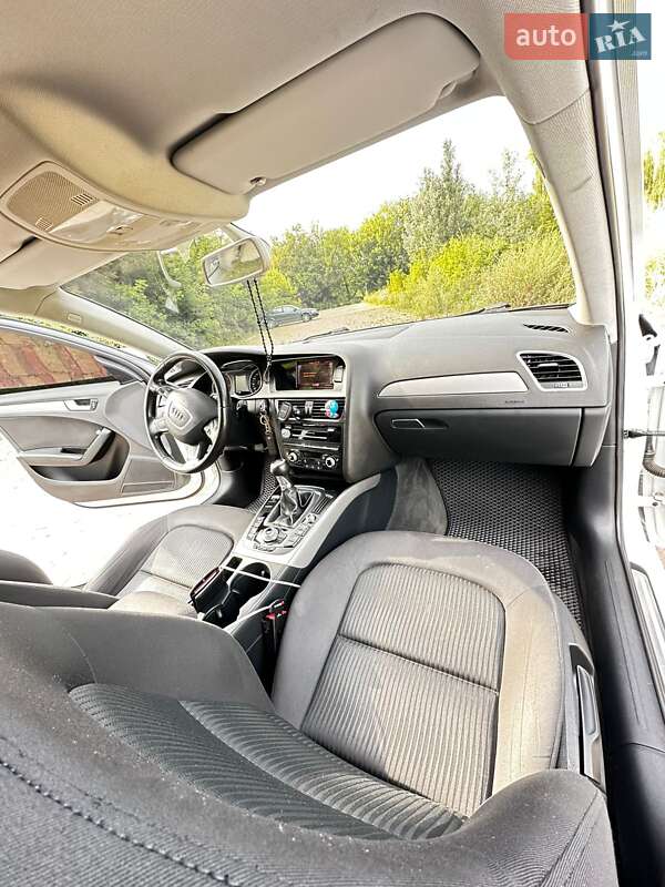 Седан Audi A4 2012 в Славянске