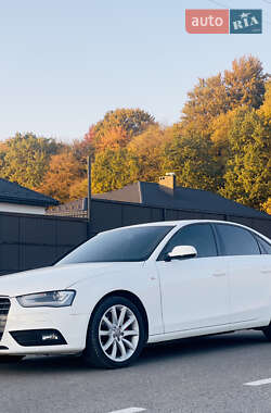 Седан Audi A4 2014 в Львові