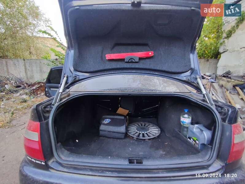 Седан Audi A4 1996 в Харькове
