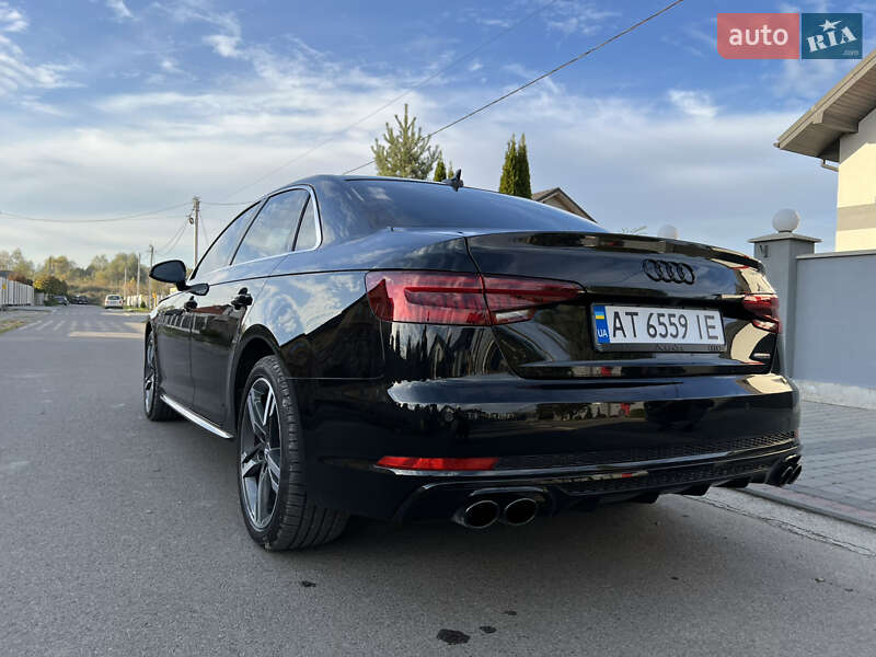 Седан Audi A4 2018 в Ивано-Франковске