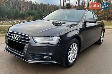 Седан Audi A4 2013 в Черновцах