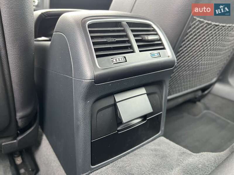 Седан Audi A4 2014 в Львове