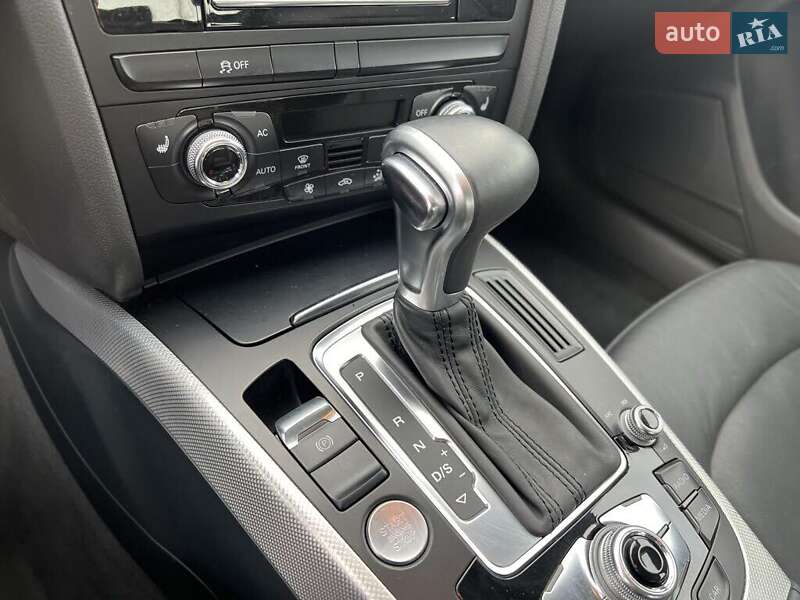 Седан Audi A4 2014 в Львове