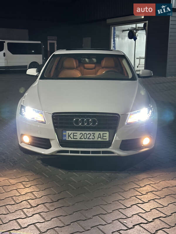 Седан Audi A4 2011 в Кривом Роге