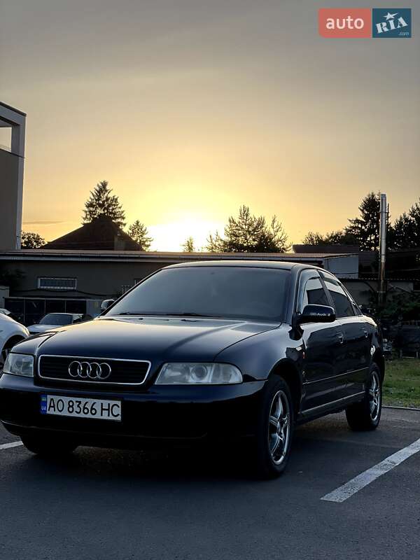 Седан Audi A4 1998 в Мукачевому