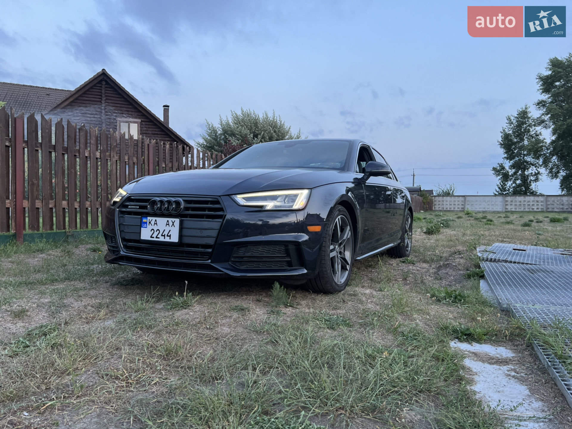 Audi A4 2018 VIN WAUENAF47JN016026 фото оголошення 4 з 5