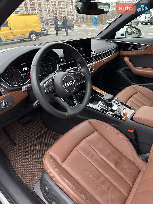 Седан Audi A4 2022 в Києві