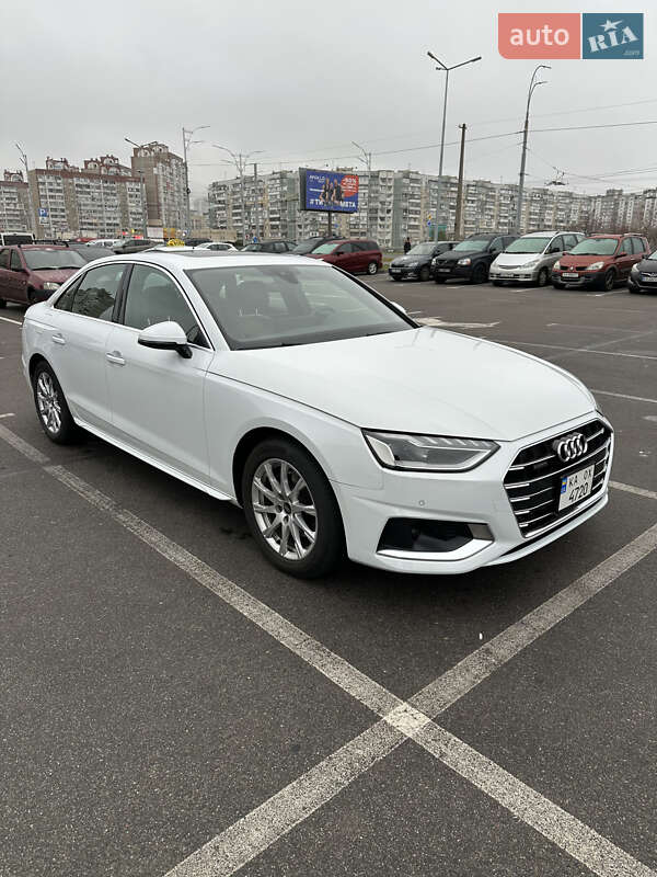Седан Audi A4 2022 в Києві