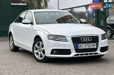 Седан Audi A4 2010 в Владимире