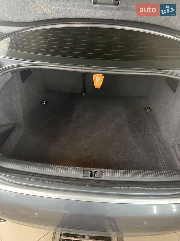 Седан Audi A4 2001 в Золочеве