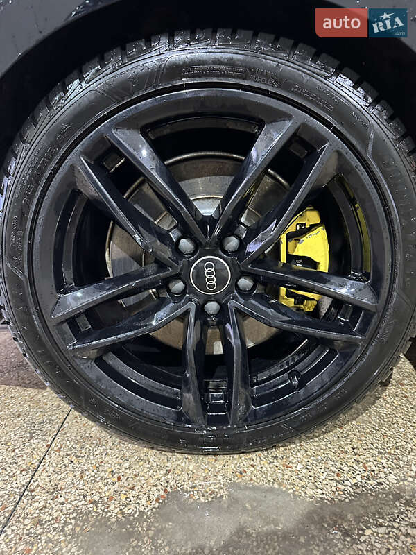 Седан Audi A4 2019 в Сумах
