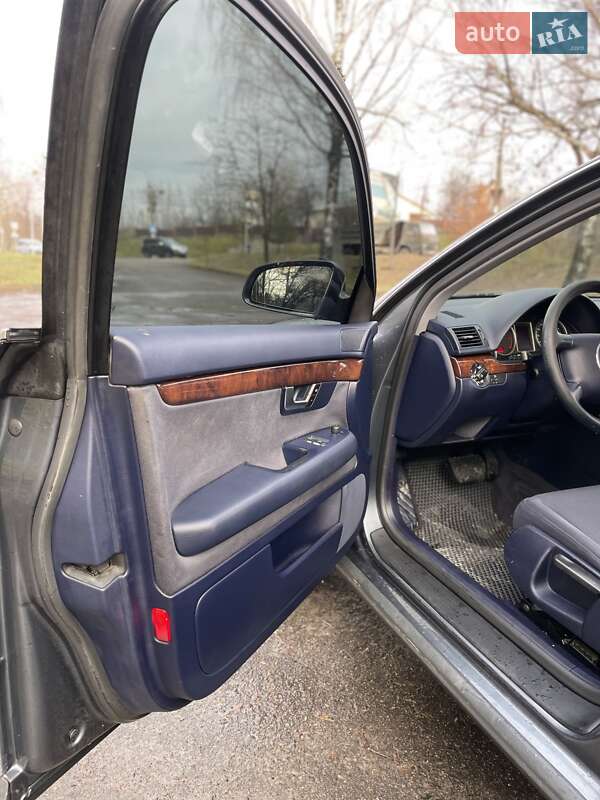 Седан Audi A4 2001 в Золочеве