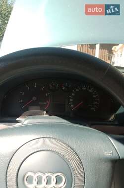 Седан Audi A4 2000 в 