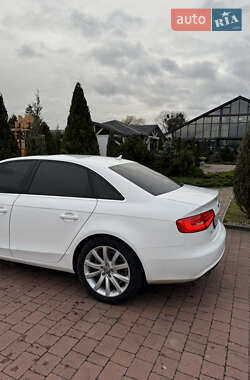 Седан Audi A4 2014 в Стрию