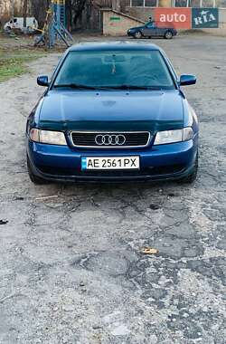 Седан Audi A4 1996 в Кам'янському