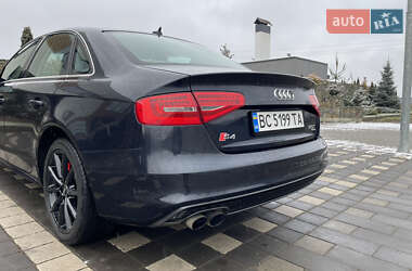 Седан Audi A4 2013 в Стрию