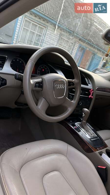 Седан Audi A4 2012 в Тульчине