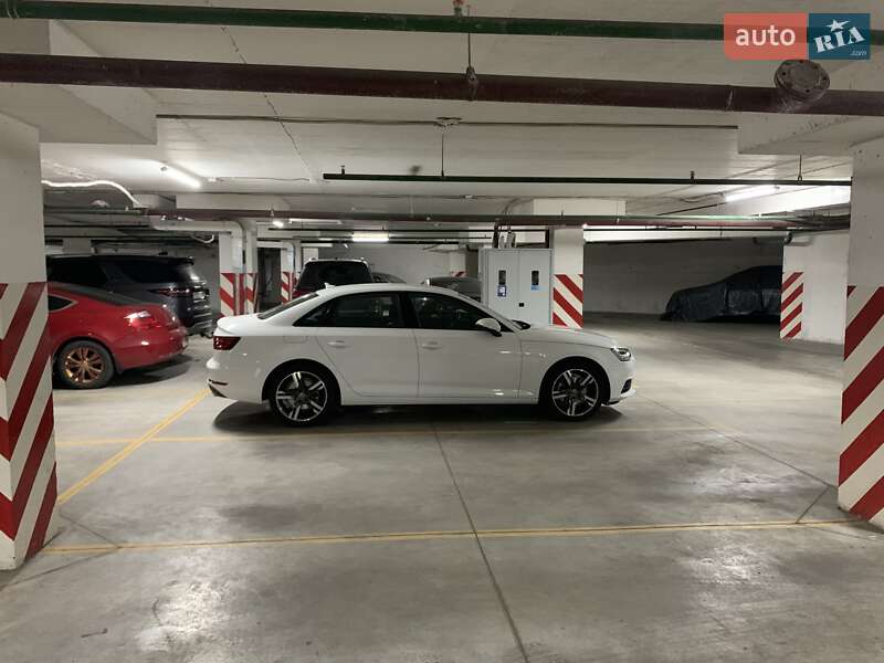 Седан Audi A4 2017 в Киеве