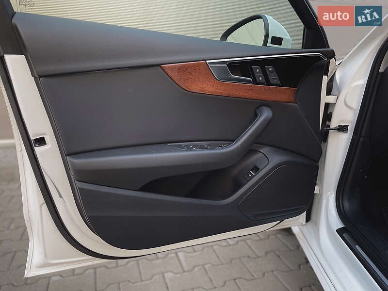 Седан Audi A4 2020 в Києві