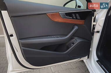 Седан Audi A4 2020 в 