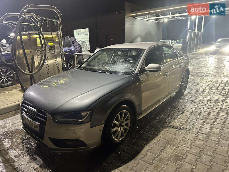 Седан Audi A4 2012 в Львові