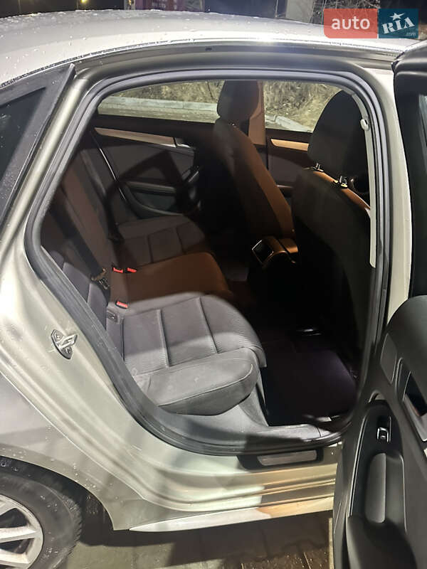 Седан Audi A4 2012 в Львові